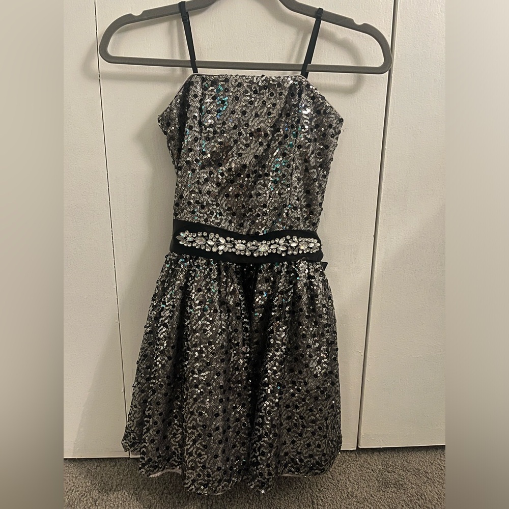 Un Deux Trois Girl's Sequin Dress Size 8